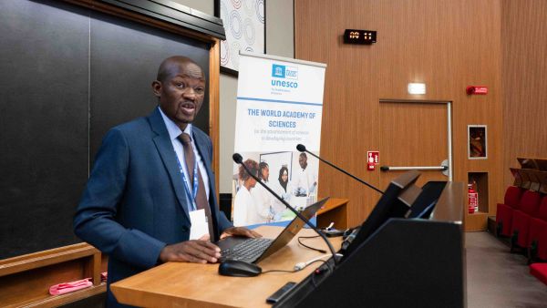  Ladislaus Chang'a, IPCC Vice-Chair IPCC Vice-Chair Ladislaus Chang'a. (Photo: G. Ortolani/TWAS) 