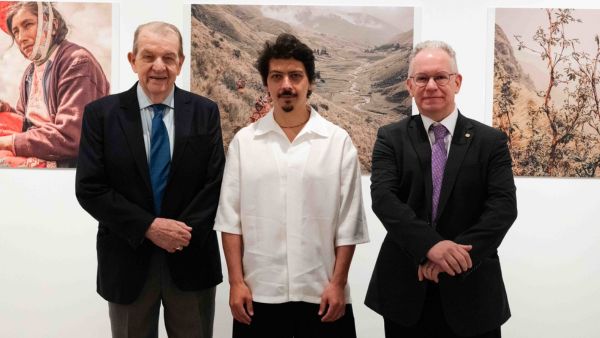 From left: Carlos Vogt, President of the Conrado Wessel Foundation; Musuk Nolte, winner of the inaugural edition of the Through Southern Lenses: Science in Focus competition; and TWAS Executive Director Marcelo Knobel. (Photo: G. Ortolani/TWAS)
