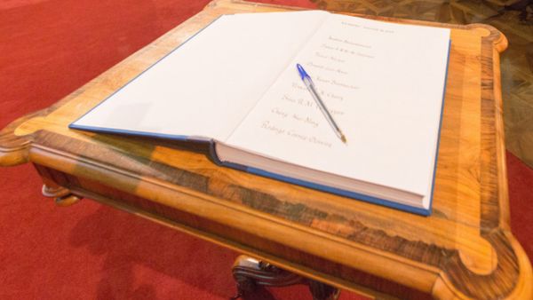 The signature book. (Photo: PIU)
