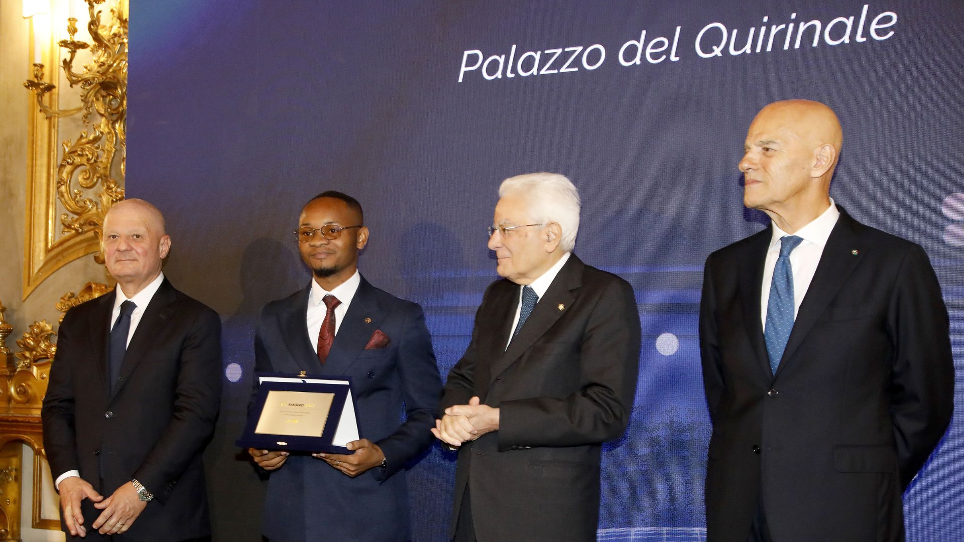 From left: Giuseppe Zafarana, Chairman of the Board of Directors of Eni; Gerardin Mabia, recipient of the 2025 Eni Award for Young Talents from Africa; Sergio Mattarella, President of the Italian Republic; Claudio Descalzi, Chief Executive Officer of Eni. (Photo: Eni SpA)