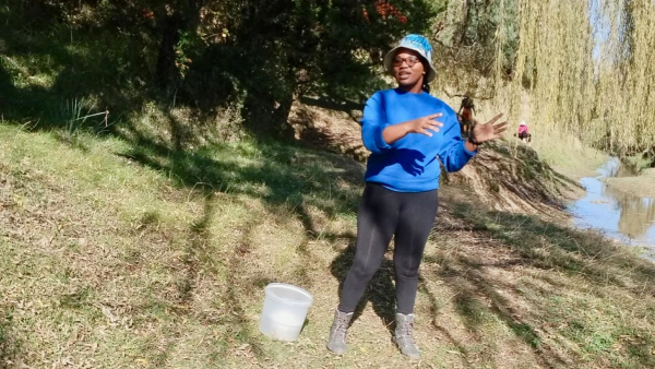 Lesothan expert in water resources and Sida scholarship recipient Nkeletseng Mats'umunyane during fieldwork in Lesotho